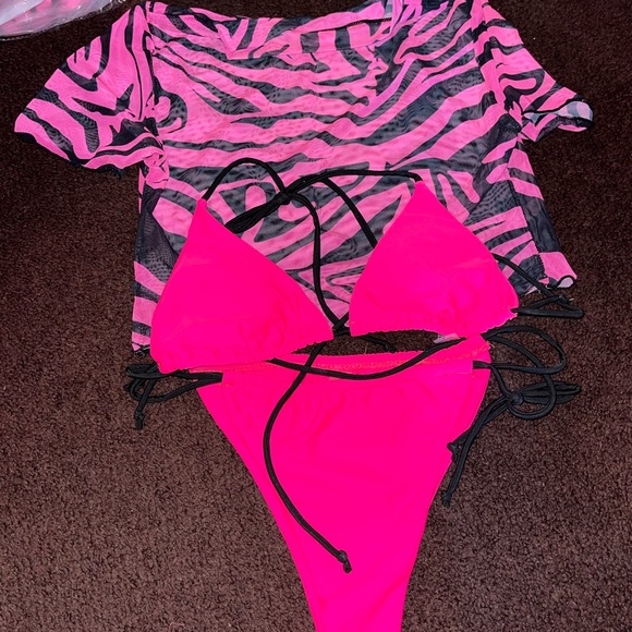 Hot pink swimsuit - Picture 1 of 3